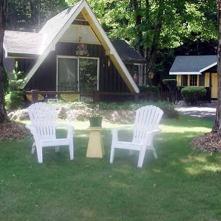 Amber Lantern Two-Bedroom Cottage Озеро Джордж Номер фото