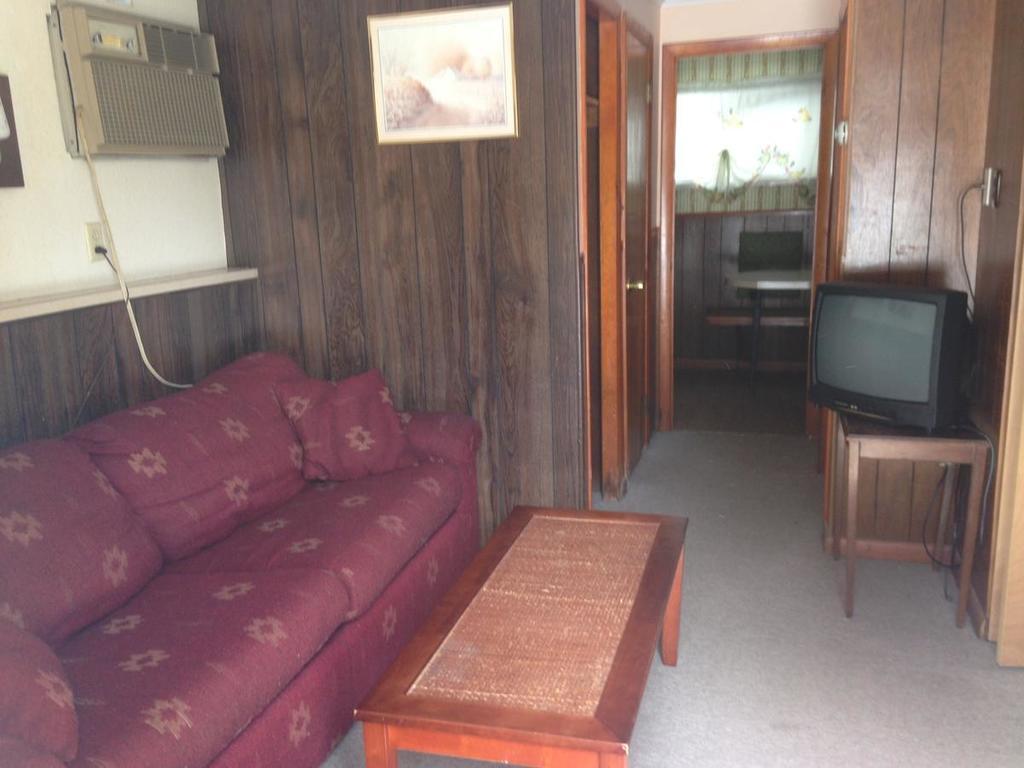 Amber Lantern Two-Bedroom Cottage Озеро Джордж Номер фото